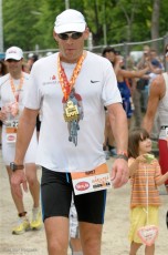 Iron man - Austria 07/2010 עמית לוי עם המדליה הנוספת עבור משפחתו של שניאור חשין
